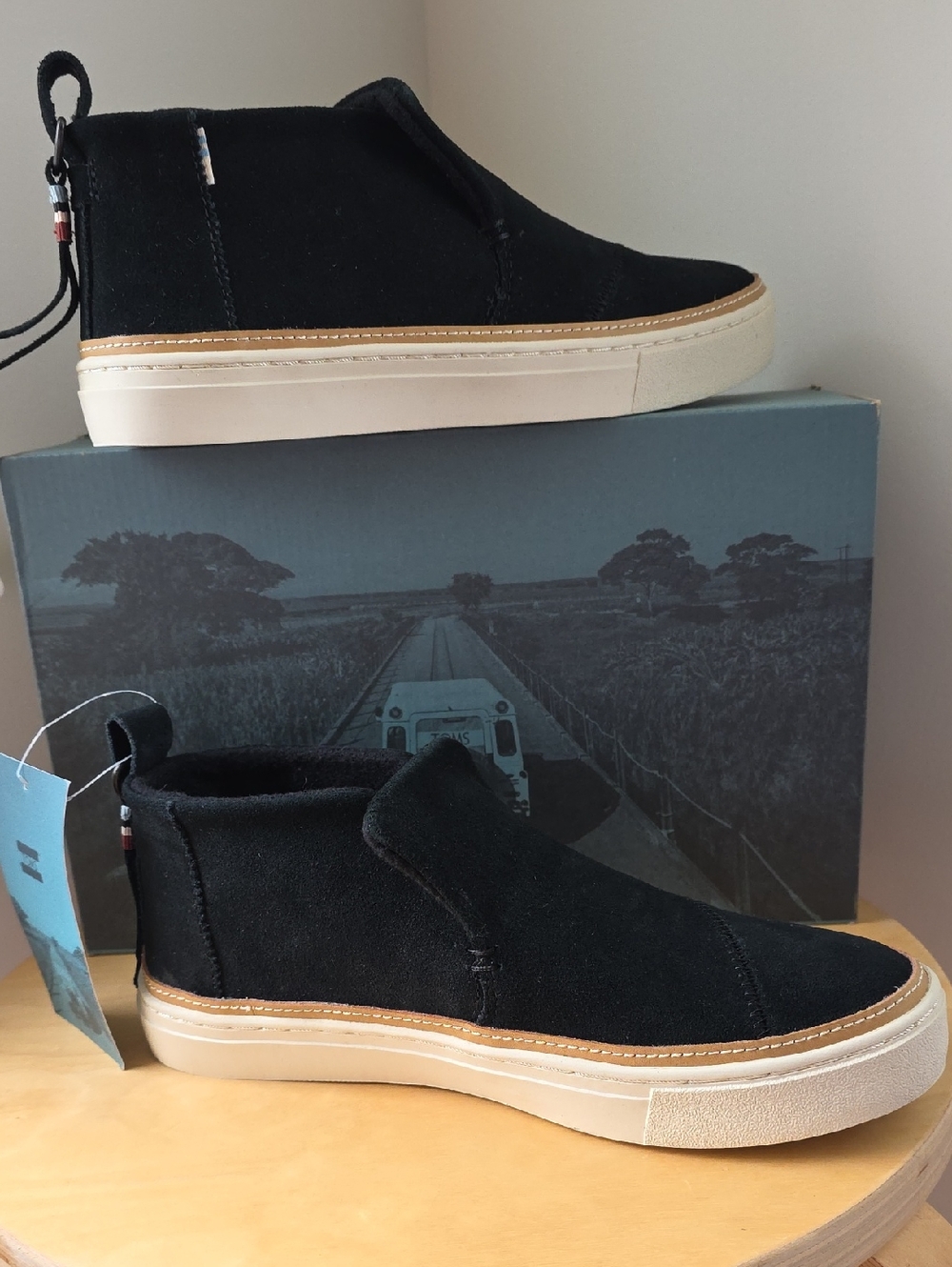 Toms "Paxton" Black Suede Water Resistant Sneakers - Women's 6.5